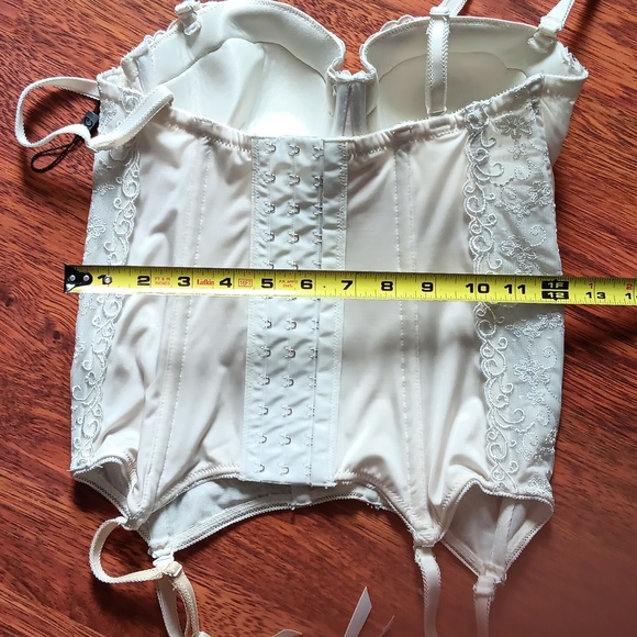 Corset - Picture 7 of 11